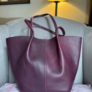 Portland  Leather large Devan in Plum